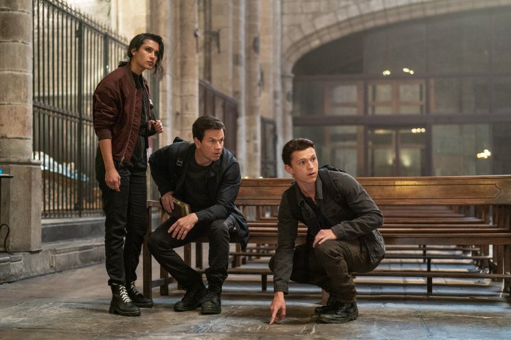 Chloe (Sophia Ali) és a srácok Indiana Jonest játszanak
