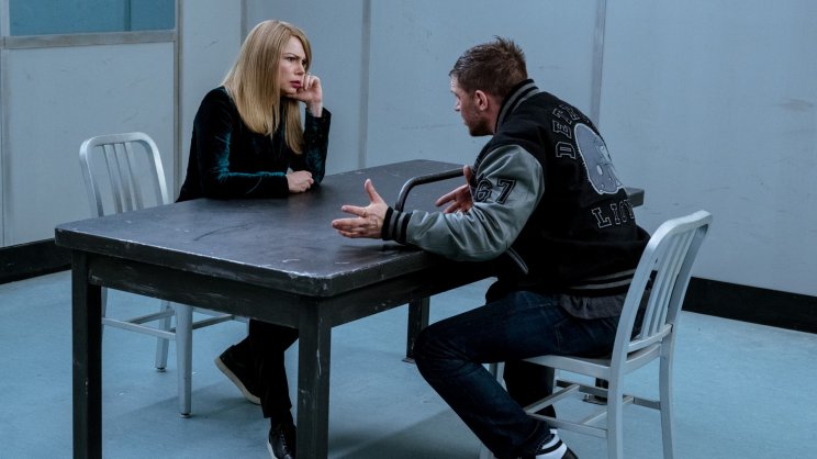 Anne (Michelle Williams) nem hiszi el, hogy már megint neki kell kihúznia exét a csávából
