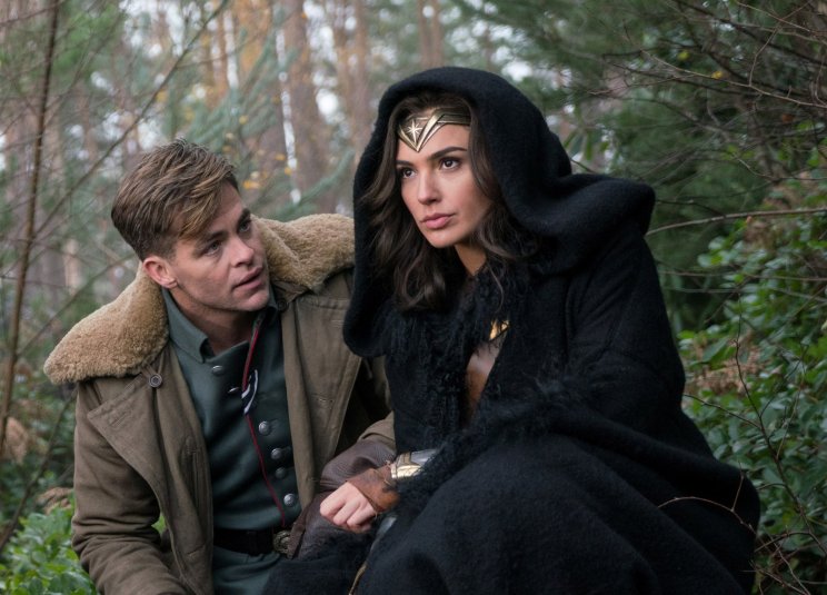 Trevor százados (Chris Pine) hiába próbálja lebeszélni Dianát a radikális beavatkozásról