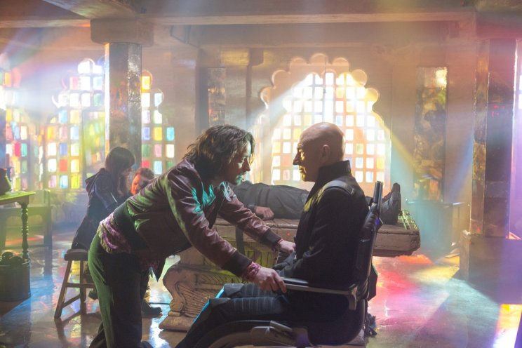 A fiatal és az öreg X Professzor (Patrick Stewart) farkasszemet néznek