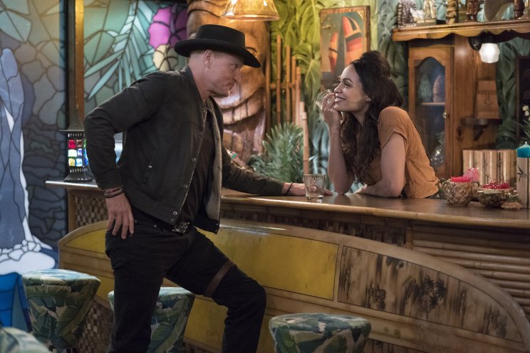 Még a kőkemény Tallahasse (Woody Harrelson) sem tud ellenállni a kikapós Reno (Rosario Dawson) csáberejének