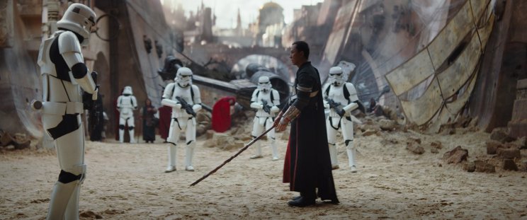 Chirrut Imwe (Donnie Yen) az Erőre bízza magát
