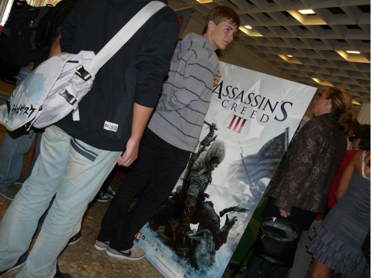 Tömegek álltak sorba, mindenkinek az AC3 relikviákra fájt a foga