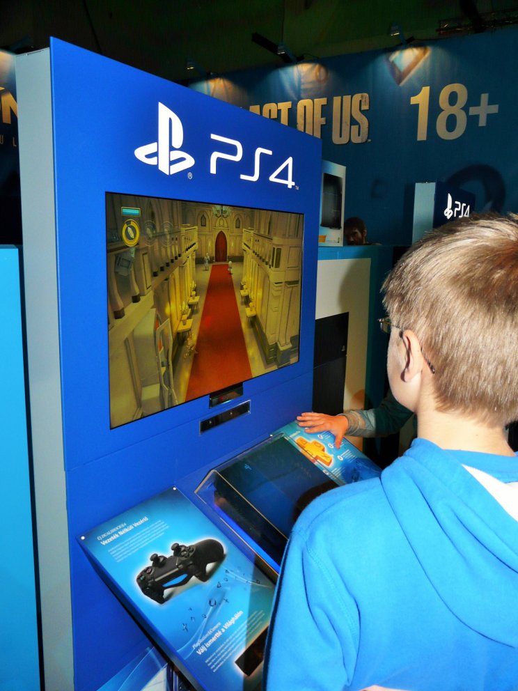 PS4 stand. Itt is.