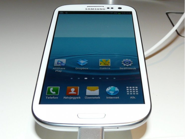 A Samsung Galaxy S III teljes életnagyságban