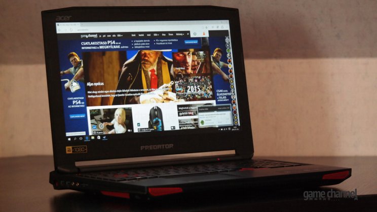 Nagyon jól mutat minden asztalon, de a gamer sarok a kedvence
