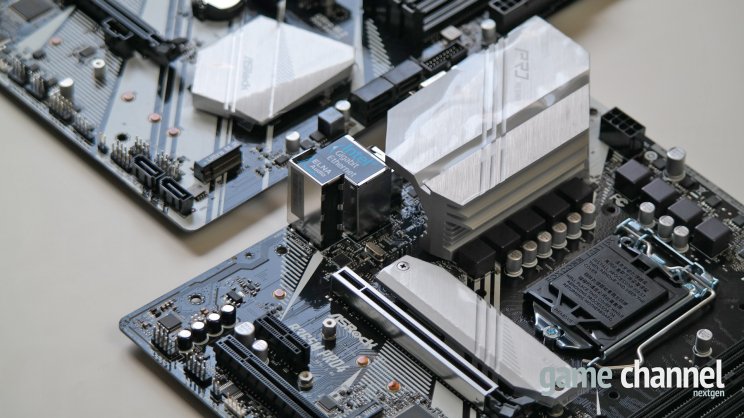 Az ASRock B365 Pro4 és B365M Pro4 tulajdonképpen csak méreteiben tér el egymástól