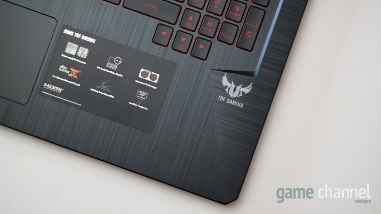 Az a TUF Gaming logó szitálás nem a legszebb. Majd legközelebb.