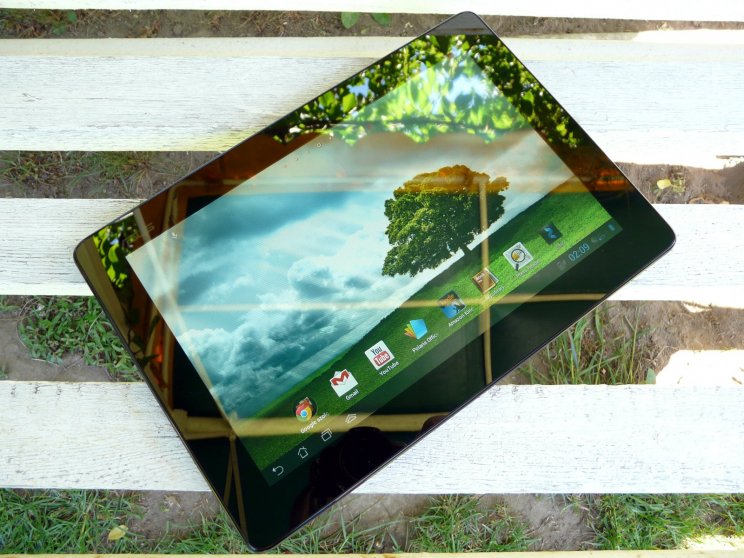 A tablet viszont tükröződik - de csak a szabadban
