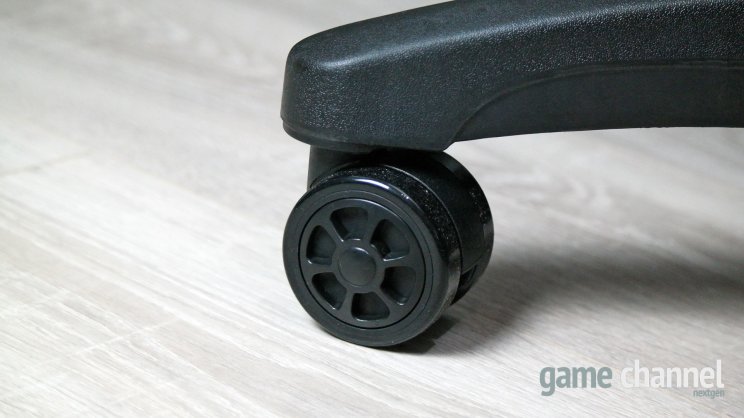 Mint egy dögös verda: a 6 centi átmérőjű kerekek speciális bevonattal védik a padlót