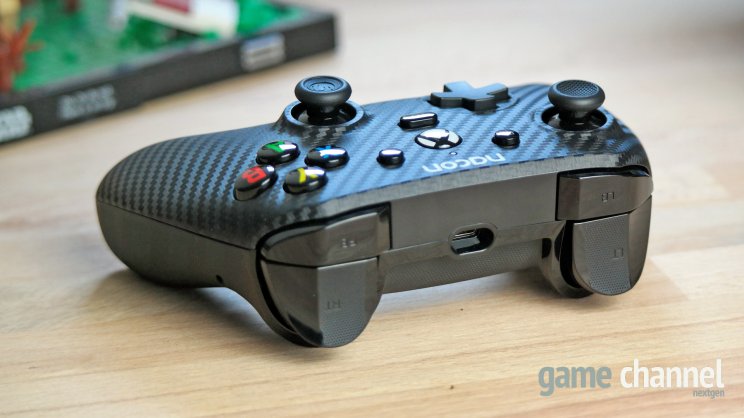 Igen dög a Nacon Evol-X Pro karbonos kinézete