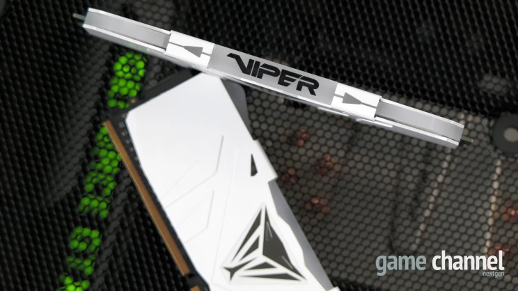Büszkén feszít a Viper felirat a Patriot RGB DDR4 tetején