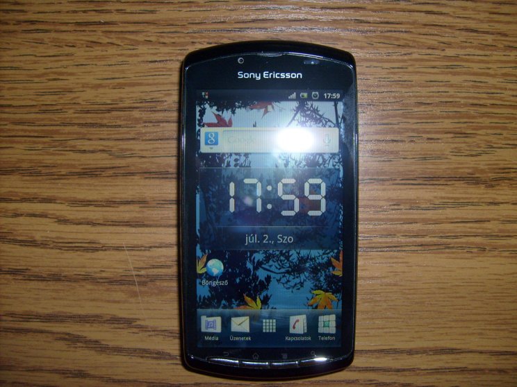 Sony Ericsson Xperia Play - 2. kép