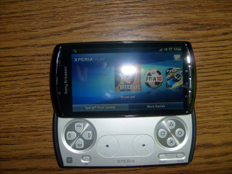 Sony Ericsson Xperia Play - 4. kép