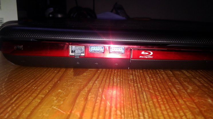 Blu-ray és Sleep-and-Charge.