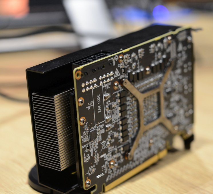 Aprócska Radeon RX Vega grafikus kártyát villantott a PowerColor - 2. kép