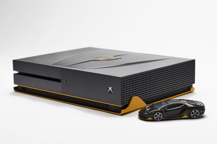 Az Audi után Lamborghini dizájnt is kapott az Xbox One - 2. kép