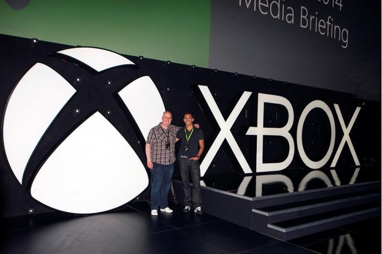 Yusuf Mehdi és Aaron Greenberg a színpadon