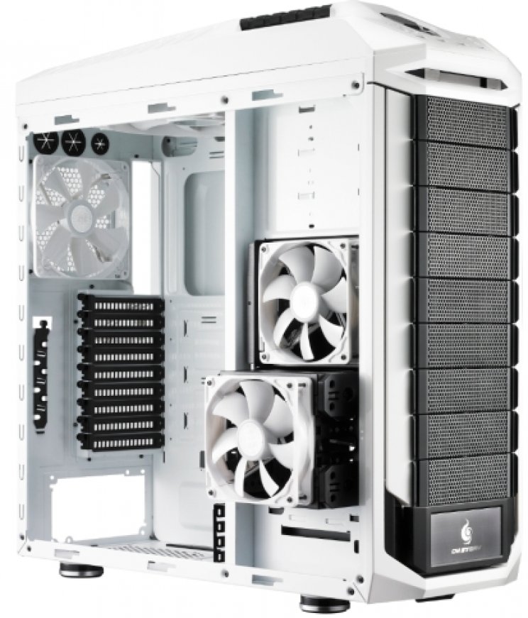 Bemutatkozott a Cooler Master új Storm Stryker számítógépháza - 2. kép