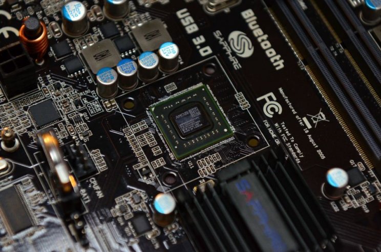 Az AMD E2-1800-as APU közelebbről.