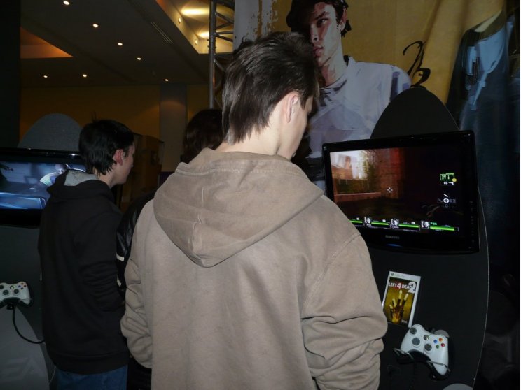 Élőhalottak éjszakája: Left 4 Dead 2 premier - 4. kép