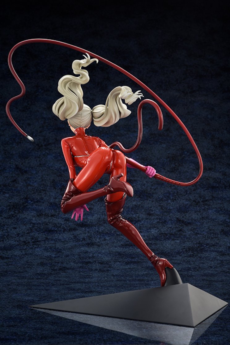 Ez a Persona 5 figura minden férfirajongó álma! - 6. kép