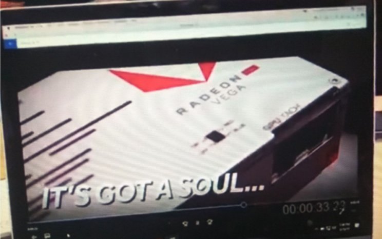 Fehér hátlappal bukkant fel a Radeon RX VEGA - 2. kép