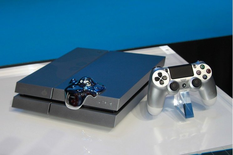 Így néz ki a szürke PS4 egy mosolygó higanytócsával a tetején - 5. kép