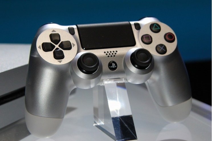 Így néz ki a szürke PS4 egy mosolygó higanytócsával a tetején - 8. kép