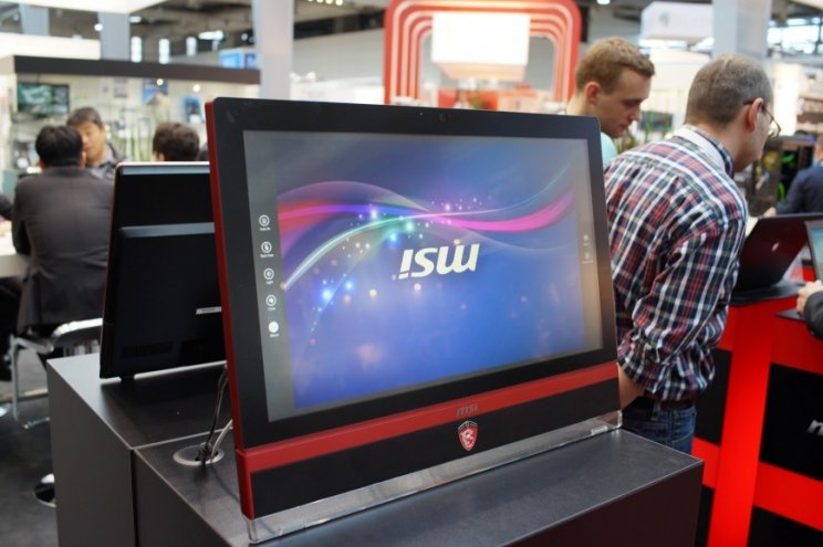 Íma az MSI legújabb All in One gamer gépe - 2. kép
