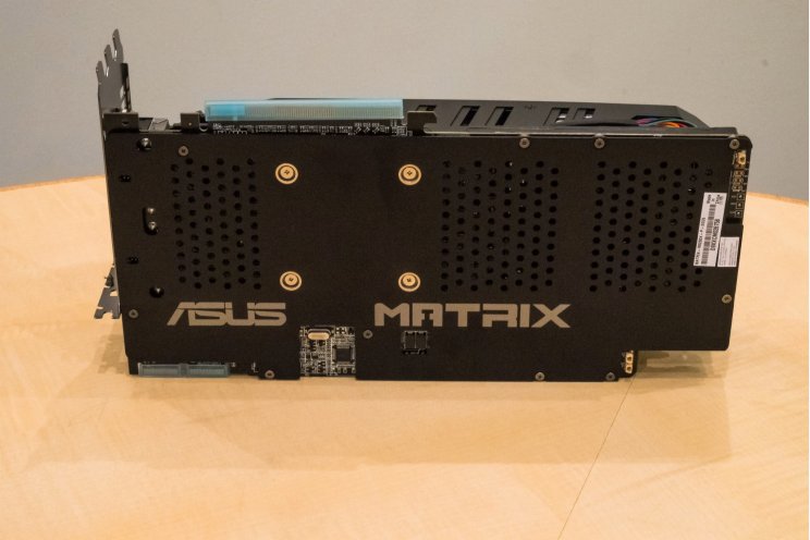 Képeken az ASUS Radeon R9 280X MATRIX - 3. kép