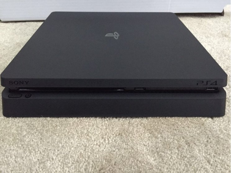Kiszivárogtak az első képek a vékonyított PS4-ről - 2. kép