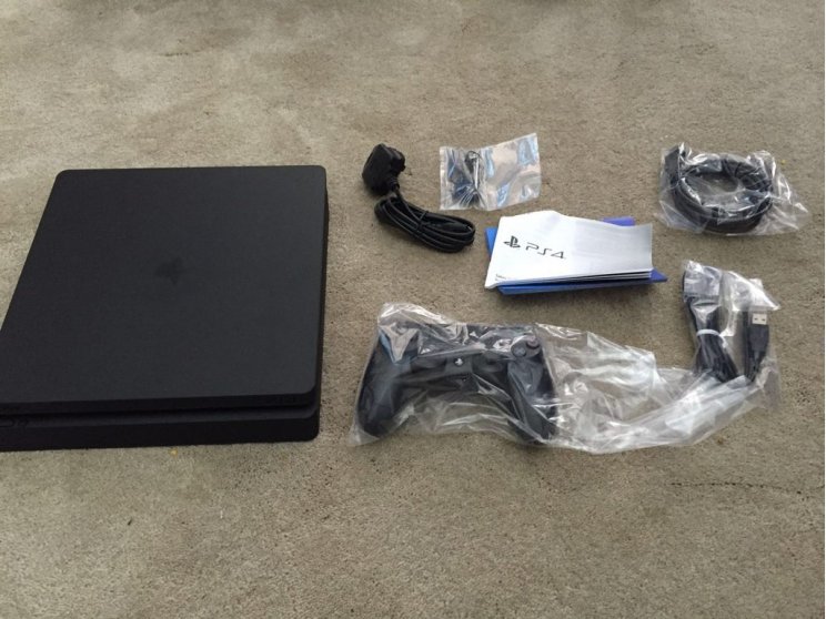 Kiszivárogtak az első képek a vékonyított PS4-ről - 3. kép