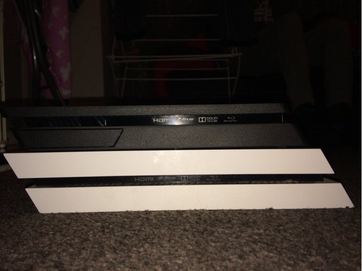 Kiszivárogtak az első képek a vékonyított PS4-ről - 5. kép