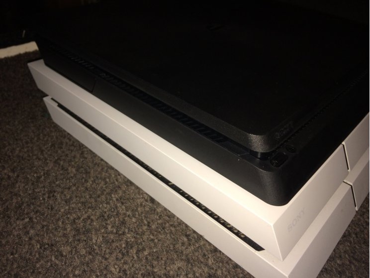 Kiszivárogtak az első képek a vékonyított PS4-ről - 6. kép