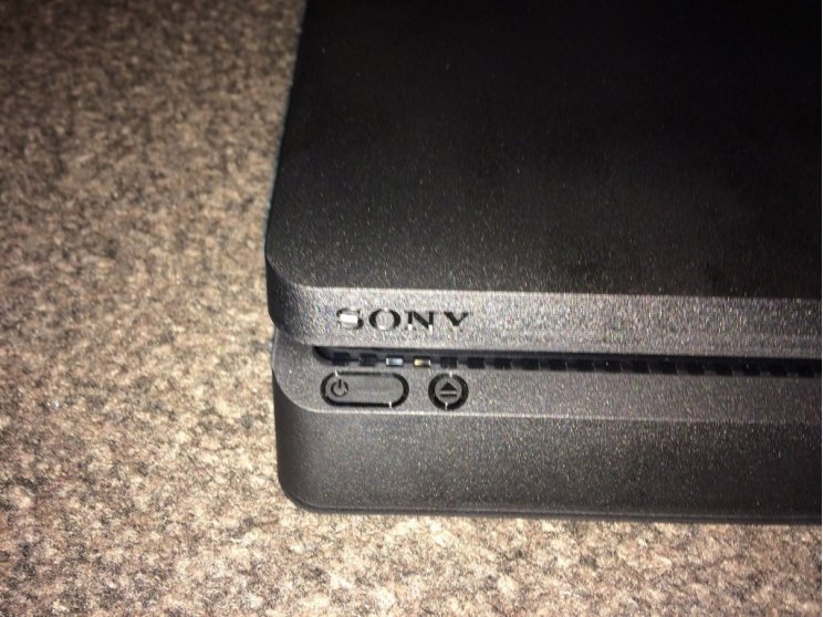 Kiszivárogtak az első képek a vékonyított PS4-ről - 9. kép