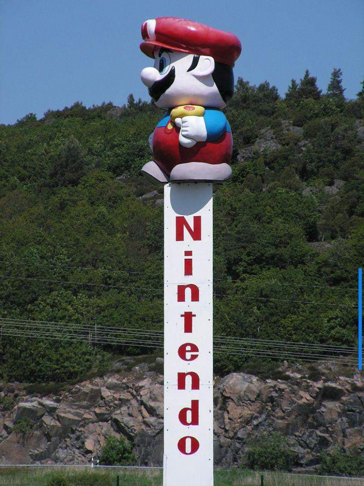Még egy elhízott Pikachu is elment az óriási svéd Mario szobor avatására - 2. kép