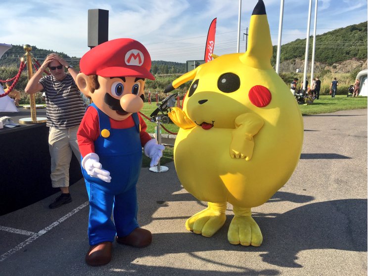 Még egy elhízott Pikachu is elment az óriási svéd Mario szobor avatására - 4. kép