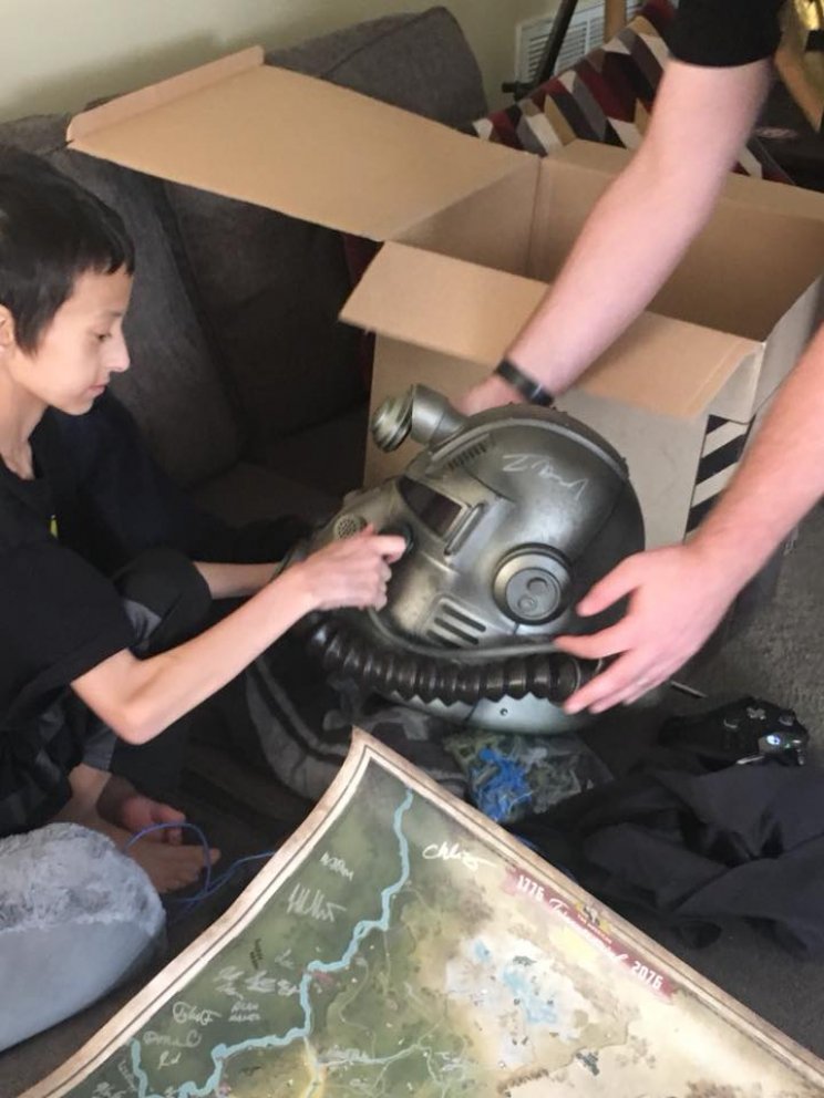 Megható: egy súlyosan beteg kisfiúnak házhoz vitte a Bethesda a Fallout 76-ot - 3. kép