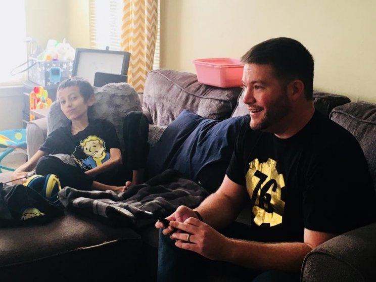 Megható: egy súlyosan beteg kisfiúnak házhoz vitte a Bethesda a Fallout 76-ot - 5. kép
