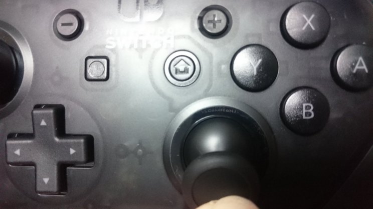 Rejtett üzenetet találtak a Nintendo Switch Pro kontrollerében - 2. kép