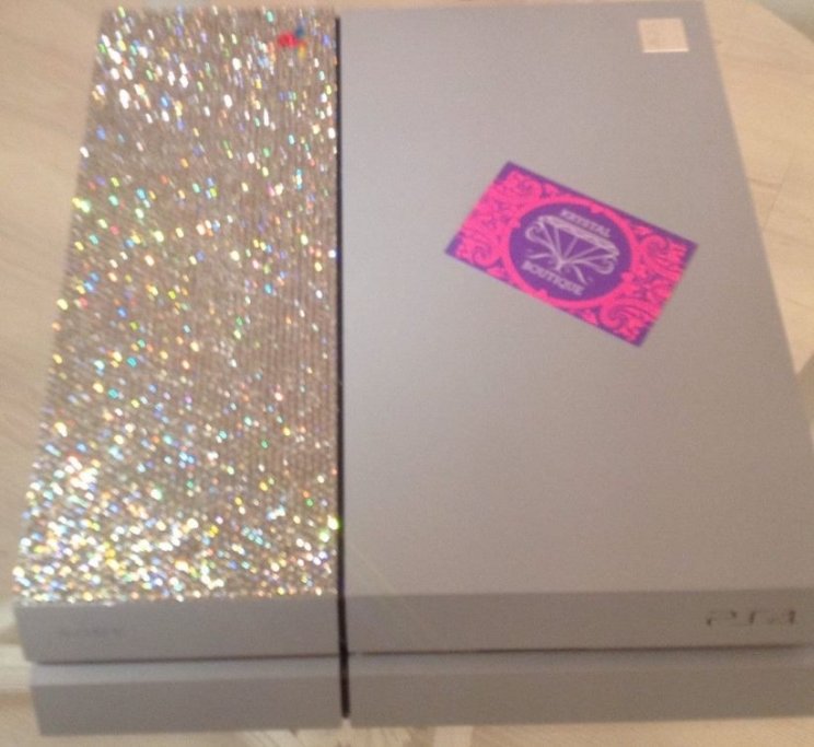 Swarovski kristályokkal megpakolt PS4 potom 850 ezerért - 2. kép