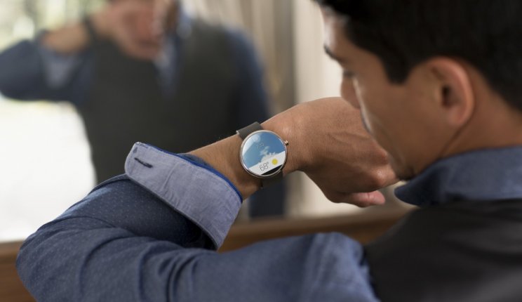 Vezeték nélküli töltést kap a Moto 360 - 2. kép