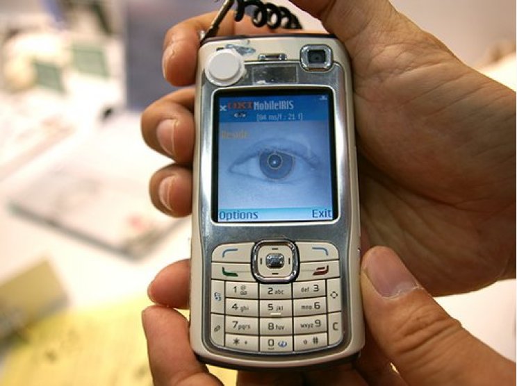 Íriszfelismerő mobilokba - 2. kép