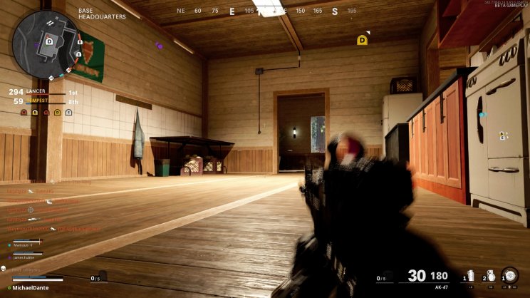 Olyan intenzíven fekszek és nézem a csempét, hogy még a fegyóm is motion blurös lett!