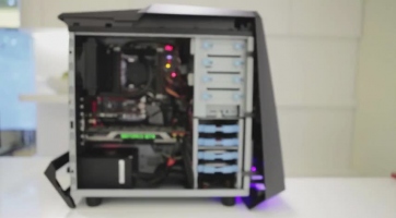 A ROG TYTAN CG8890 gamer PC-vel támad az Asus