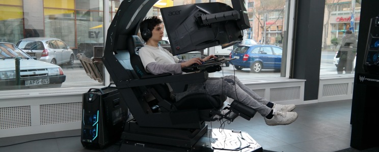 Kipróbáltuk az Acer Predator Thronost, a legdurvább gamer setupot
