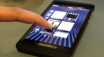 250 emberét ereszti szélnek a BlackBerry