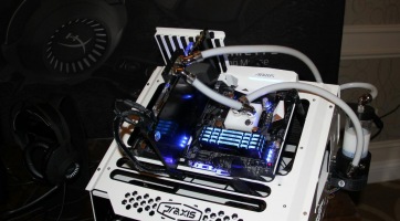 A HyperX sem marad ki a világítós memóriák bulijából