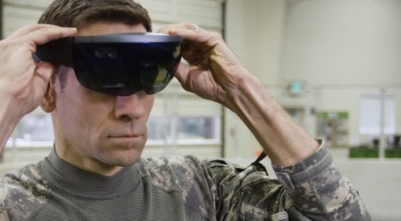 A Microsoft hadászati célokra fejlesztené a HoloLens-t, az alkalmazottak tiltakoznak